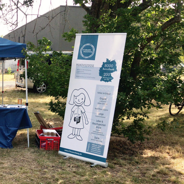 Foto: Rollup mit Infografik zu Mukoviszidose, CF-Selbsthilfe Braunschweig e.V.